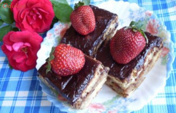 бисквитное, пирожное, ягодка