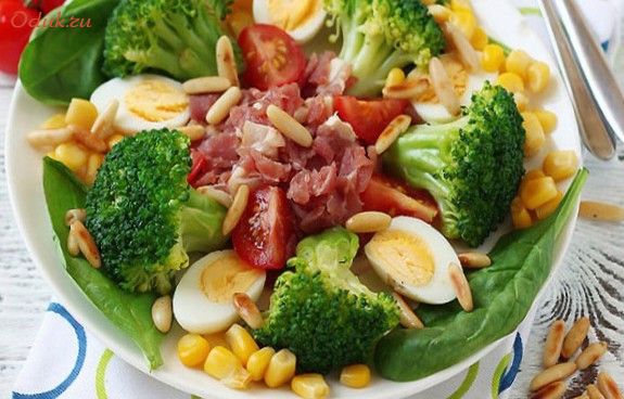 салат, брокколи, бекон