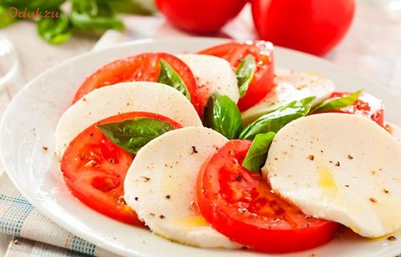 салат, капрезе, сыром