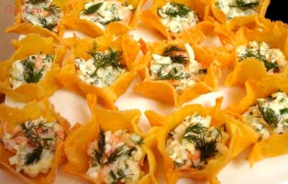 тарталетки, сыра, огурцом