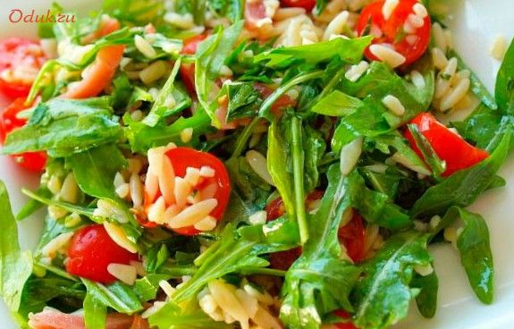 салат, рукколой, сыром салат, рукколой, сыром