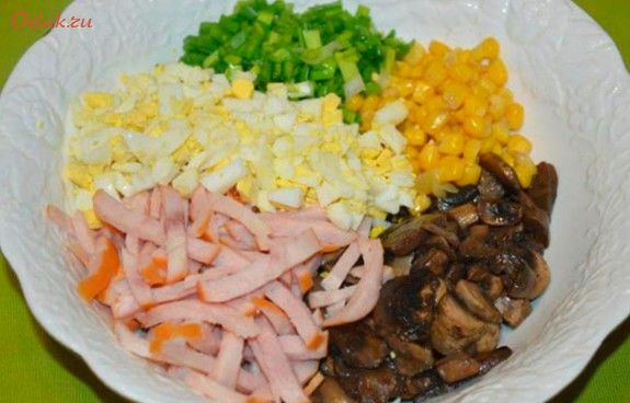 салат, ветчиной, кукурузой