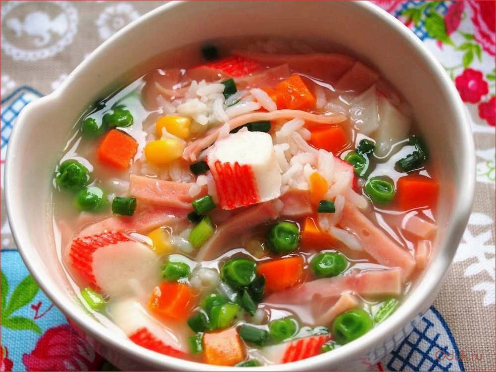 Суп рис морковь. Суп с крабовыми палочками и кукурузой. Суп с крабовыми палочками. Суп с крабом. Китайский рисовый суп.