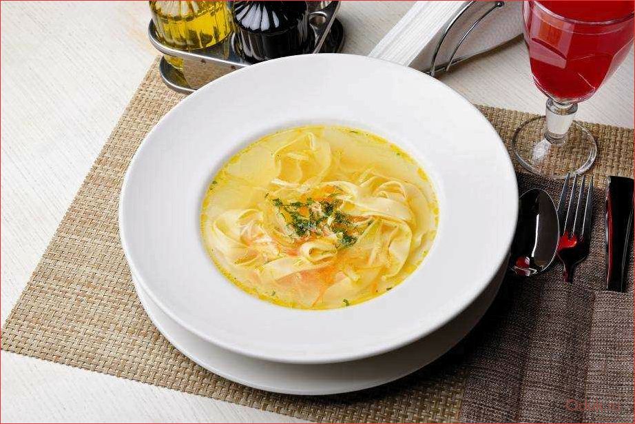 Суп с лапшой и сыром. Куриный с капеллини суп. Суп лапша. Суп лапша домашняя. Суп-лапша с курицей.