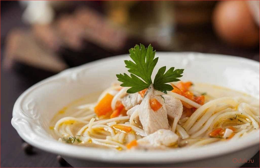 Суп лапша с морковью. Лапшичный суп. Куриный суп с лапшой. Суп лапша домашняя. Суп лапша из курицы.