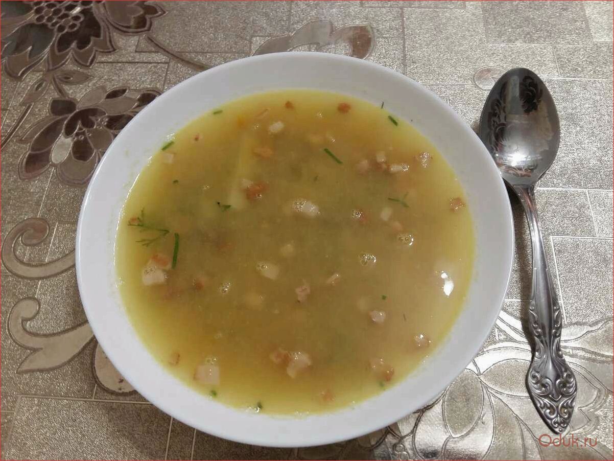 Гороховый суп ребенку 1. Суп гороховый. Гороховый суп домашний. Гороховый супчик. Гороховый суп с мясом.