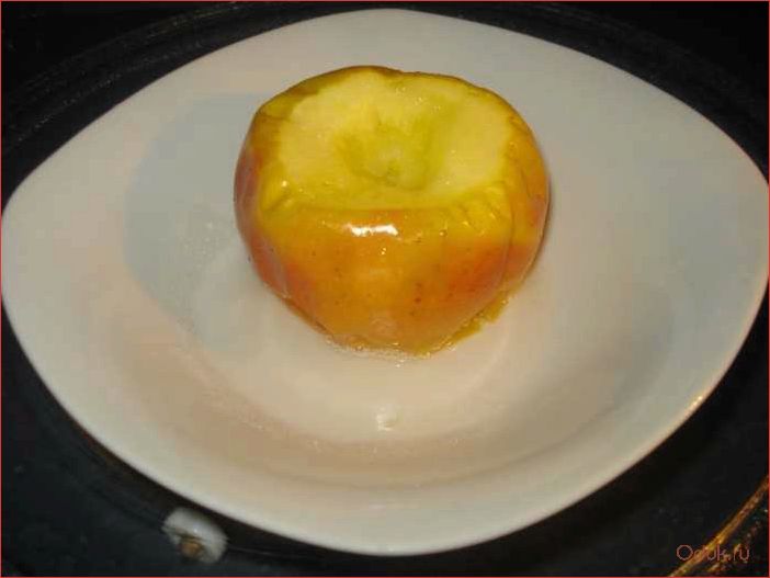 Как приготовить вкусные печеные яблоки в микроволновке за несколько минут