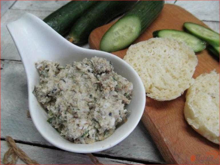 Шпротный салат-намазка — легкий и вкусный рецепт для приятного ужина или праздничного стола 